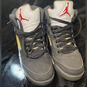 Jordan 5 retro og bg 'metallic' 2016 Boy Size 6y (Must See)